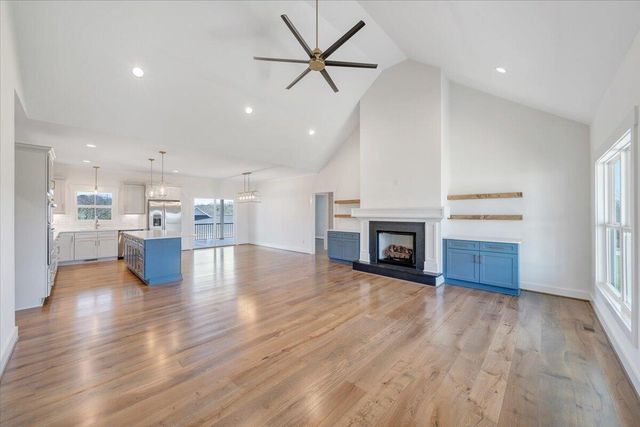 27 Smokehouse RD, Moneta, VA 24121