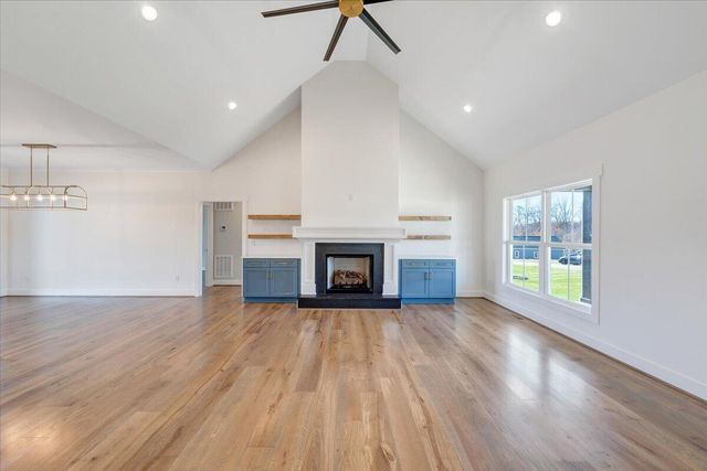 27 Smokehouse RD, Moneta, VA 24121