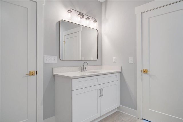 27 Smokehouse RD, Moneta, VA 24121