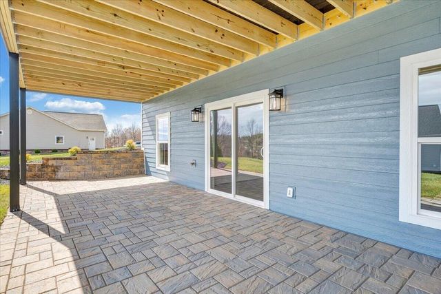 27 Smokehouse RD, Moneta, VA 24121