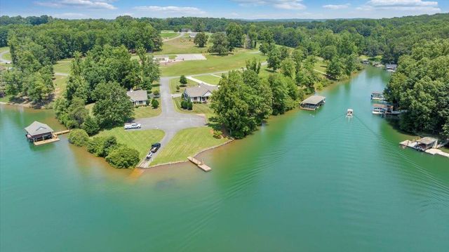 27 Smokehouse RD, Moneta, VA 24121