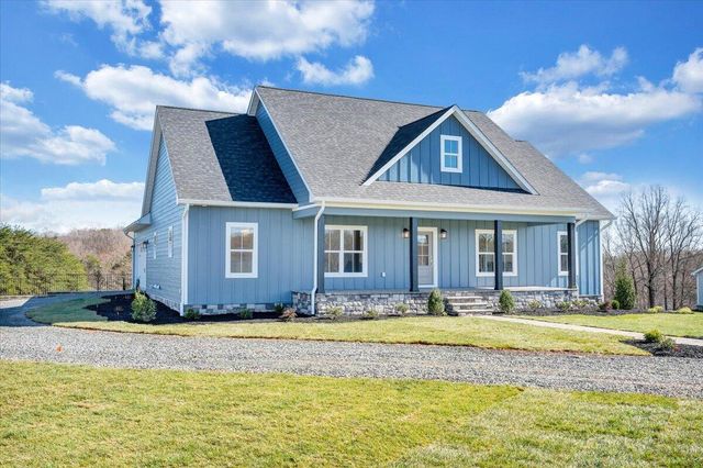 27 Smokehouse RD, Moneta, VA 24121