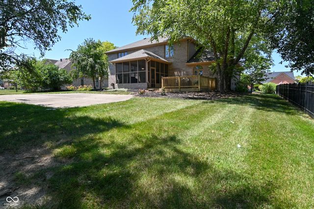 2307 Willow Lakes East Boulevard, Greenwood, IN 46143