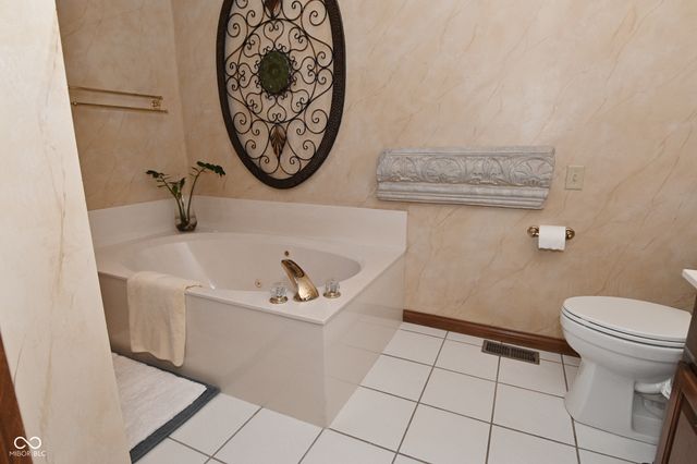2307 Willow Lakes East Boulevard, Greenwood, IN 46143