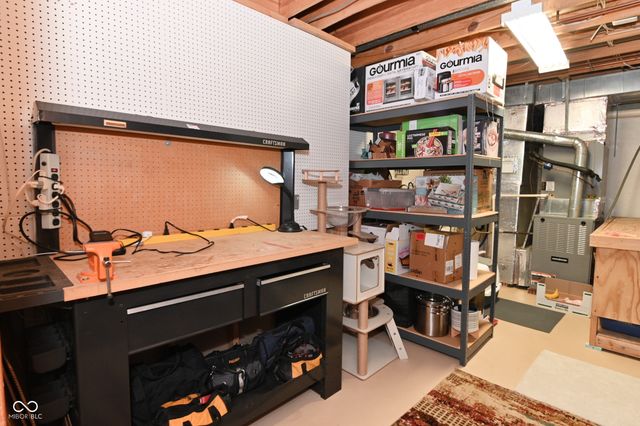 2307 Willow Lakes East Boulevard, Greenwood, IN 46143