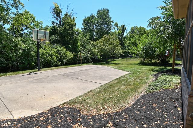 2307 Willow Lakes East Boulevard, Greenwood, IN 46143