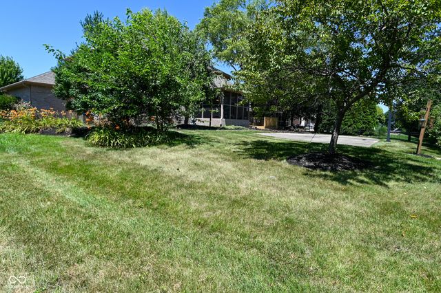 2307 Willow Lakes East Boulevard, Greenwood, IN 46143