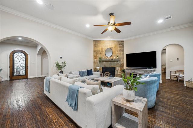 22 N Player Manor Circle, The Woodlands, TX 77382