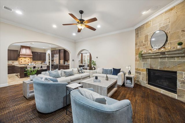 22 N Player Manor Circle, The Woodlands, TX 77382