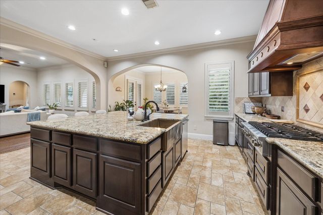 22 N Player Manor Circle, The Woodlands, TX 77382