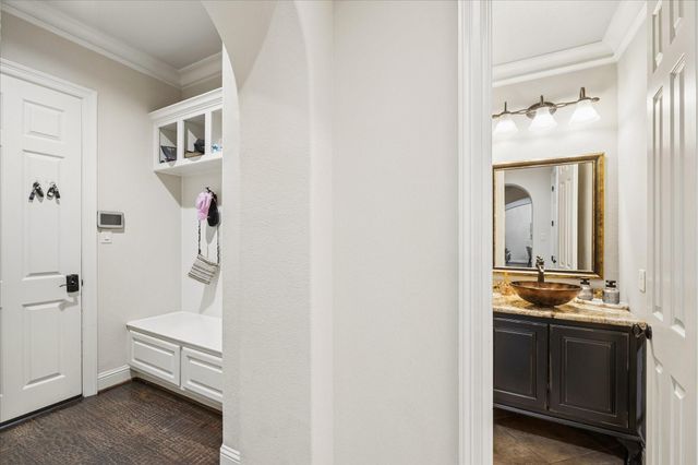 22 N Player Manor Circle, The Woodlands, TX 77382