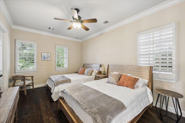 22 N Player Manor Circle, The Woodlands, TX 77382