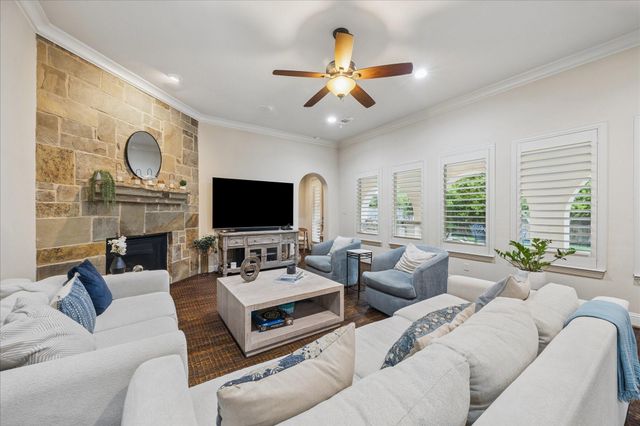 22 N Player Manor Circle, The Woodlands, TX 77382
