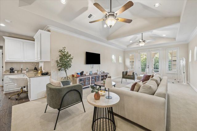 22 N Player Manor Circle, The Woodlands, TX 77382