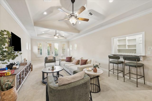 22 N Player Manor Circle, The Woodlands, TX 77382