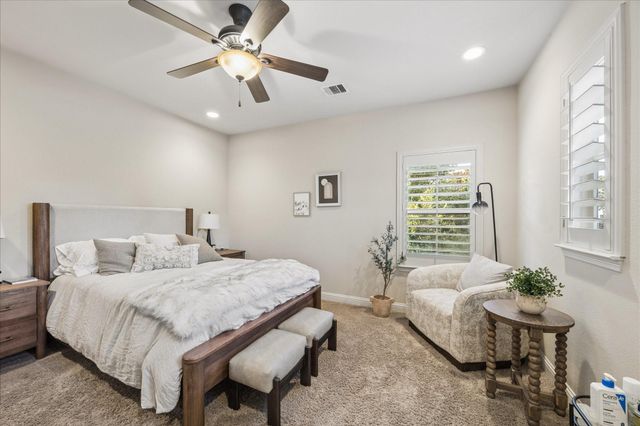 22 N Player Manor Circle, The Woodlands, TX 77382