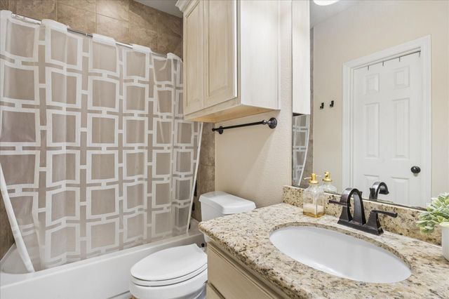 22 N Player Manor Circle, The Woodlands, TX 77382