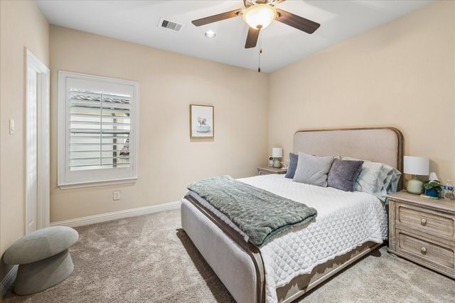 22 N Player Manor Circle, The Woodlands, TX 77382
