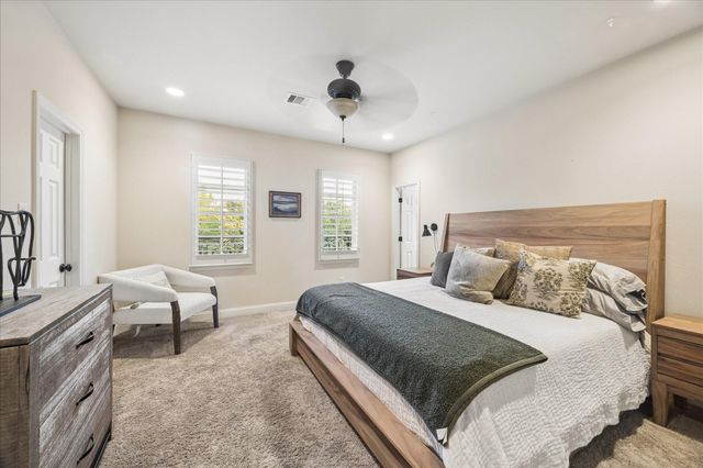 22 N Player Manor Circle, The Woodlands, TX 77382
