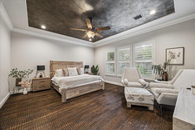 22 N Player Manor Circle, The Woodlands, TX 77382