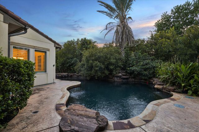 22 N Player Manor Circle, The Woodlands, TX 77382