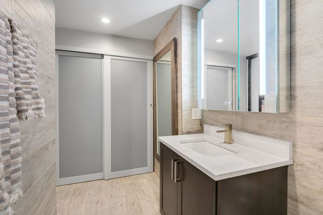 5415 N Sheridan Road 4010, Chicago, IL 60640