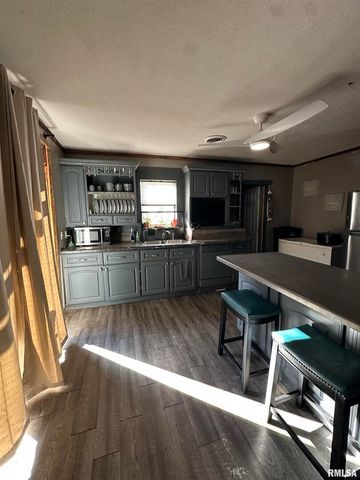 717 S 18TH Street, Herrin, IL 62948