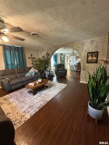 717 S 18TH Street, Herrin, IL 62948