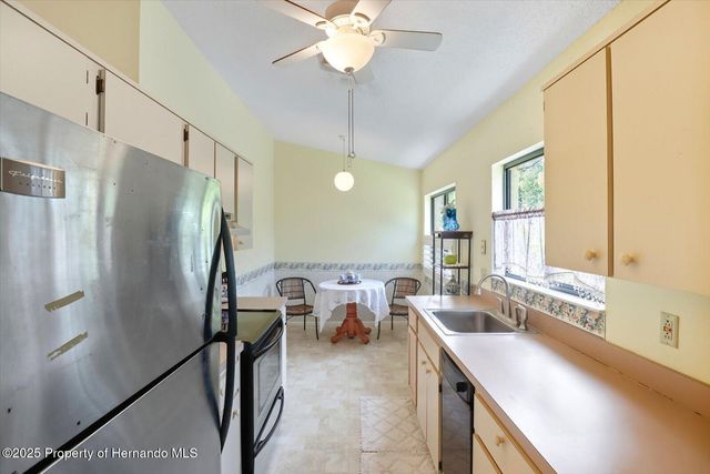 9470 Nakoma Way, Weeki Wachee, FL 34613