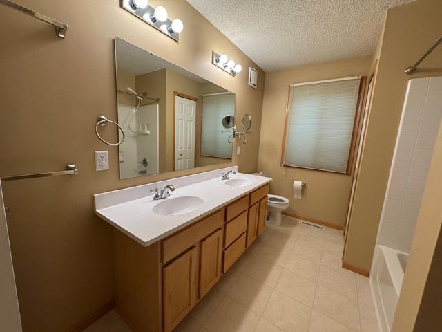 17713 96th Avenue N, Maple Grove, MN 55311