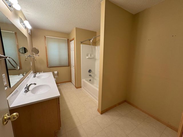17713 96th Avenue N, Maple Grove, MN 55311