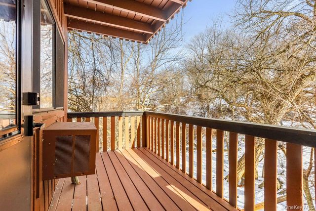 58 Coachlight Square, Montrose, NY 10548