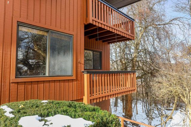 58 Coachlight Square, Montrose, NY 10548