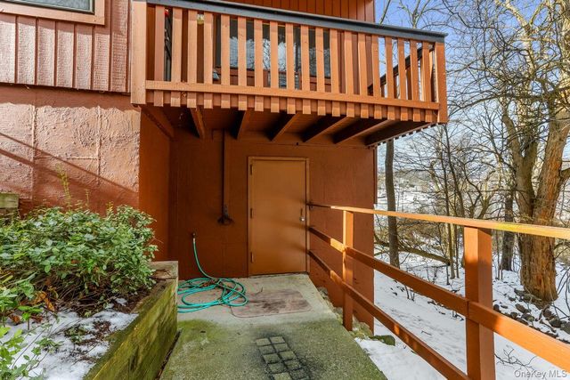 58 Coachlight Square, Montrose, NY 10548