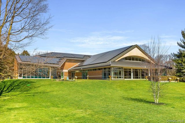 58 Coachlight Square, Montrose, NY 10548