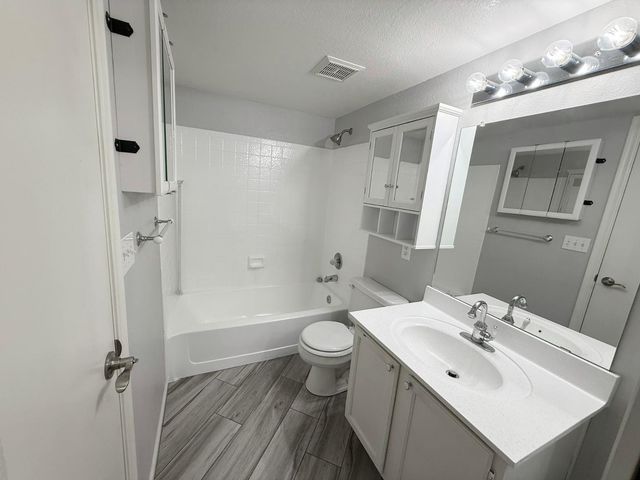 19820 N 13th Avenue 228, Phoenix, AZ 85027