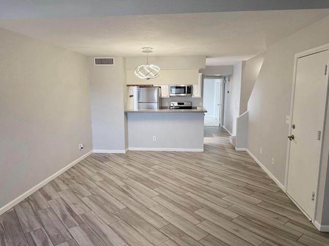 19820 N 13th Avenue 228, Phoenix, AZ 85027