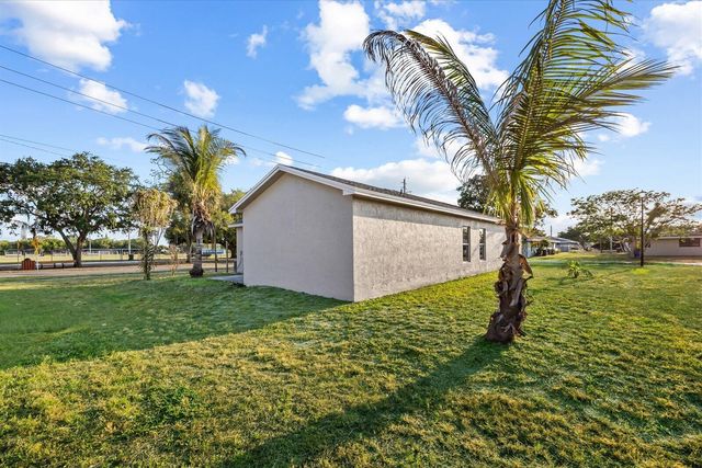 945 SE Forrest Park Drive, Stuart, FL 34994