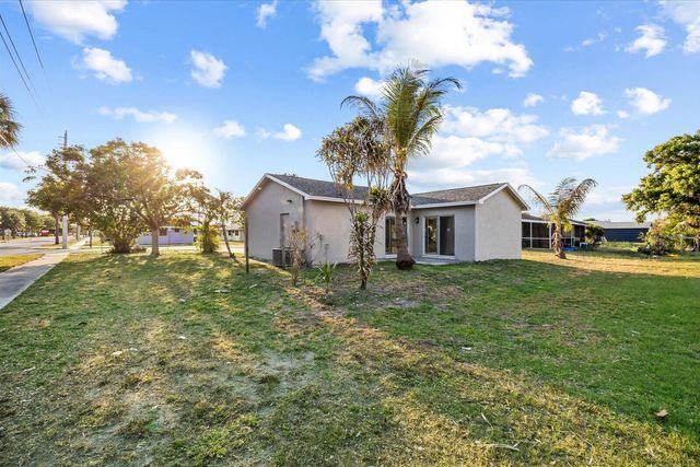 945 SE Forrest Park Drive, Stuart, FL 34994