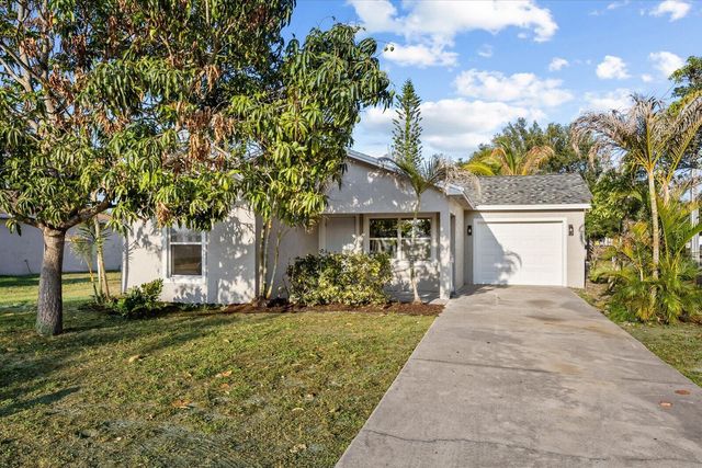 945 SE Forrest Park Drive, Stuart, FL 34994