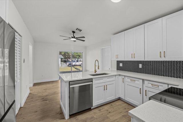 945 SE Forrest Park Drive, Stuart, FL 34994