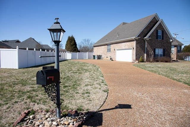 1525 Gray Fox Ln, Spring Hill, TN 37174