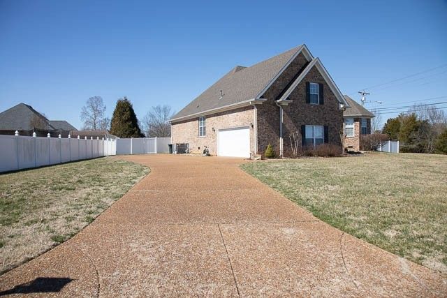 1525 Gray Fox Ln, Spring Hill, TN 37174
