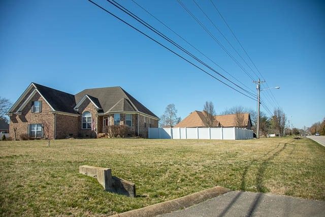 1525 Gray Fox Ln, Spring Hill, TN 37174