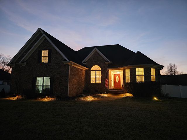 1525 Gray Fox Ln, Spring Hill, TN 37174