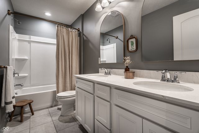 5574 Pecan Court, Noblesville, IN 46062