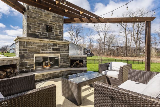 5574 Pecan Court, Noblesville, IN 46062