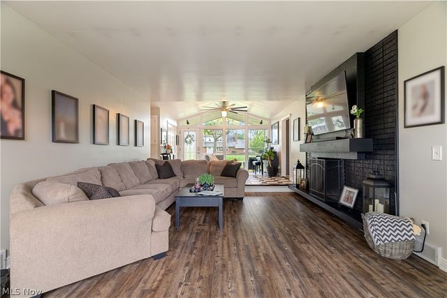 1331 Buena Vista Street NE, Canton, OH 44714