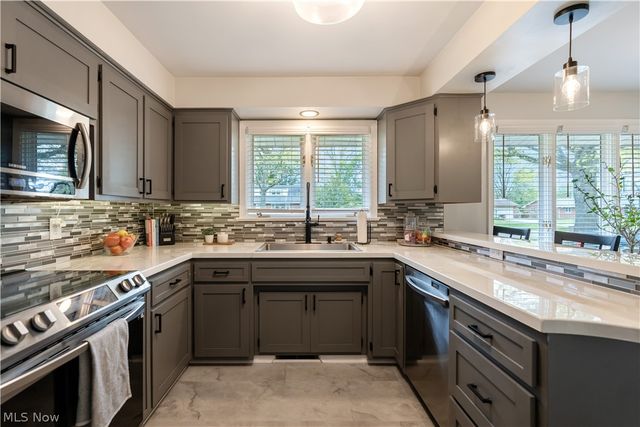 1331 Buena Vista Street NE, Canton, OH 44714