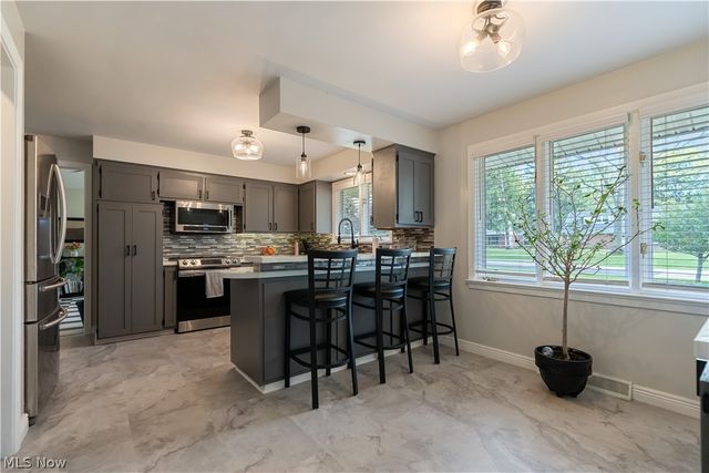 1331 Buena Vista Street NE, Canton, OH 44714